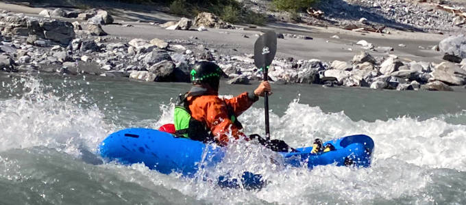 Selbstlenzendes Packraft auf dem Vorderrhein